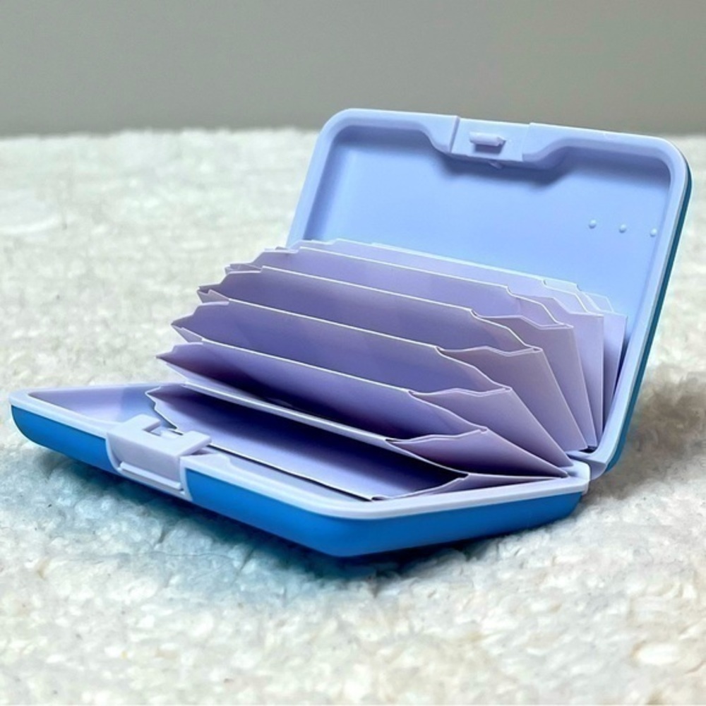 ☀️2/$14☀️Kikkerland Silicone Credit Card ID Case
